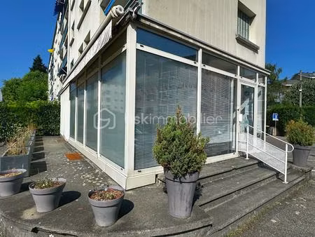 local d'activités de 71 03 m² à chambery