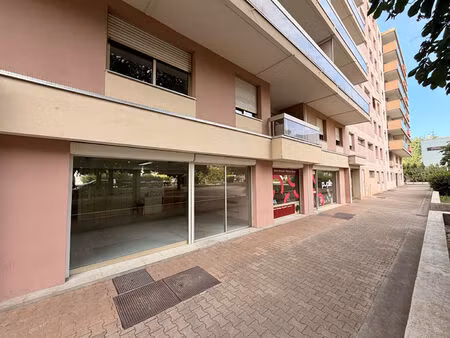 local commercial / monplaisir lyon 163 m2 + garage et stationnement