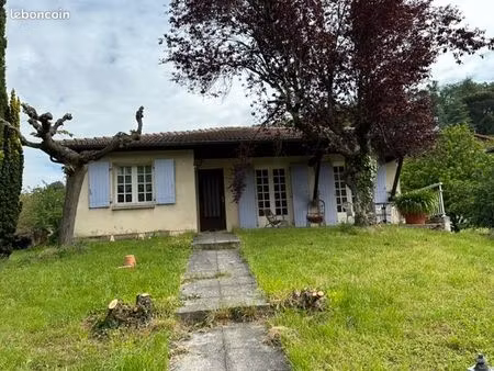 vends maison de plein pied avec grand sous-sol