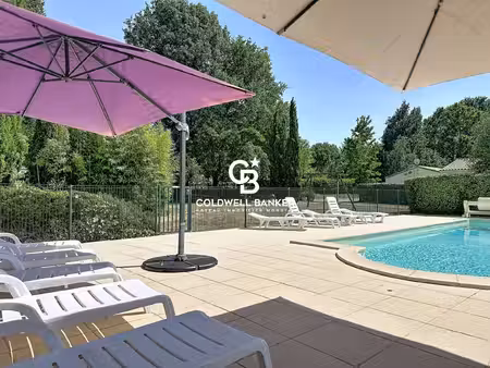 ensemble de trois maisons avec piscine et tennis au cœur de la vendée