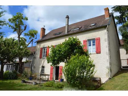 spacieuse maison en pierre  de 205 m2 habitables  avec 4 cha