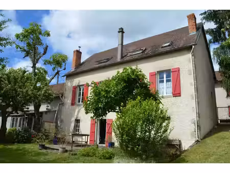 spacieuse maison en pierre  de 205 m2 habitables  avec 5 cha