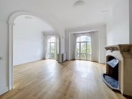 appartement à louer avec terrasse et 3 chambres   ixelles (vbe39530)