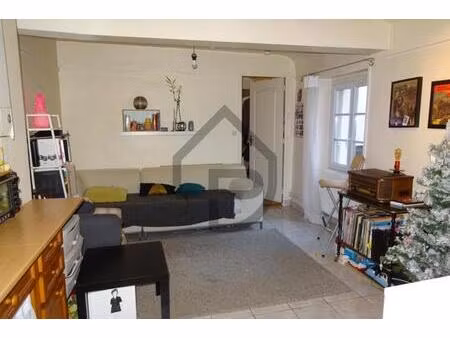 beau trois pieces de 35 m² metro nation