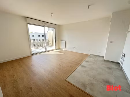 a louer - blot immobilier lorient - t2 neuf - ploemeur - balcon et parking sous-terrain