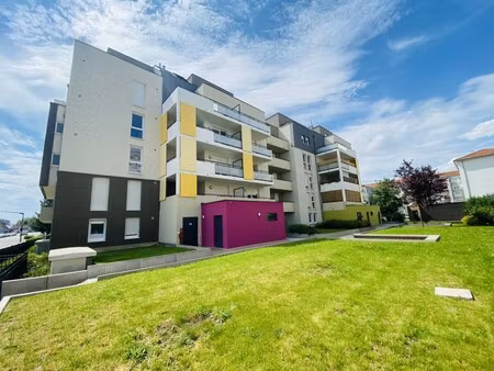 t1 avec balcon et parking à strasbourg