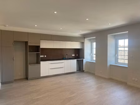 appartement lumineux t2 en centre ville d'yssingeaux