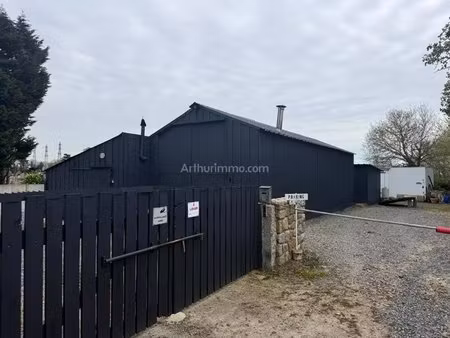 spacieux hangar à louer à plouisy
