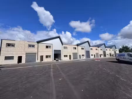 vente local d’activités 211m²