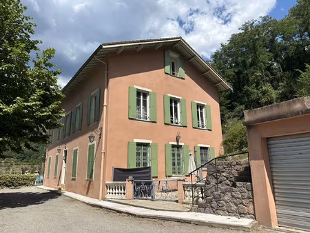 7/8 pieces dans maison de maître avec jardin  terrasse et ga