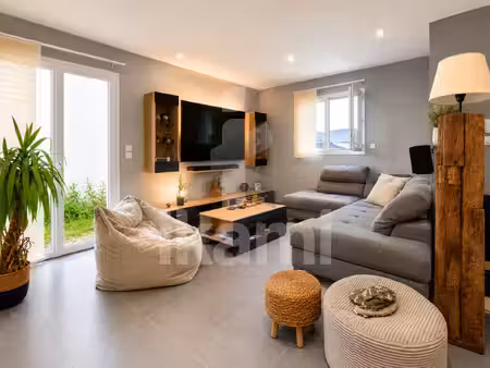 villa t6  120 m2 avec garage  piscine et poolhouse au bord d