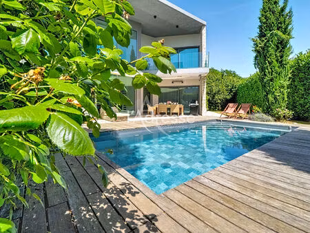 chessy - propriété contemporaine d'exception de 268 m² avec piscine chauffée