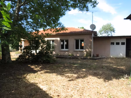 a lesparre. maison de 90 m² à réaménager et 2 garages