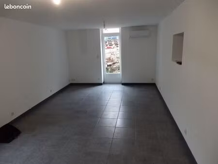 appartement t2  très bon état  avec petite terrasse proximité immédiate iut  université