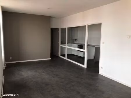 grand t3 de 76 m2 avec place de parking  châteaucreux / fourneyron