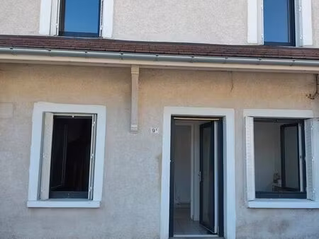 appartement f2 dans maison de village