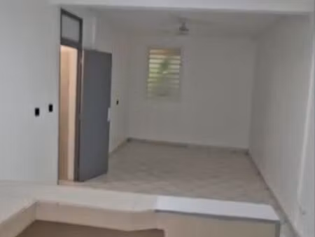 studio rénové centre-ville le moule 35m2