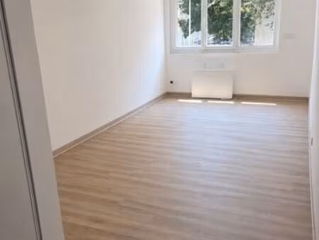 studio meublé 27 m2 rénové timone