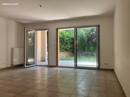location appartement rez de jardin 50m2 dans résidence sécurisée