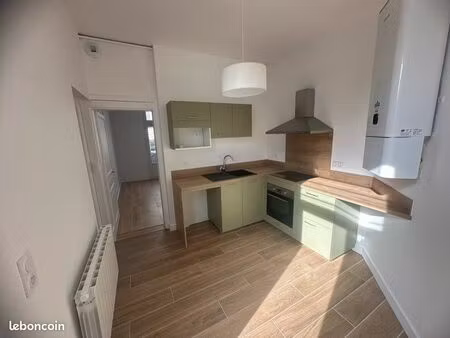 t2 totalement rénové avec terrasse privative