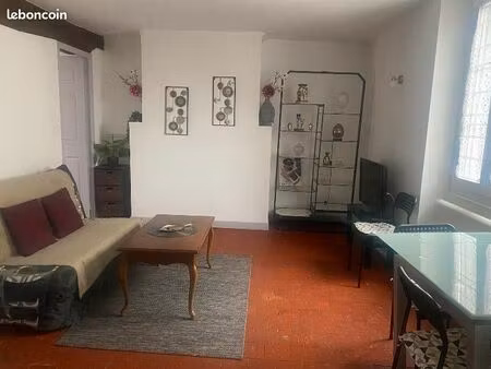 appartement 2 pièces de 30 m2 en plein centre de selles sur cher