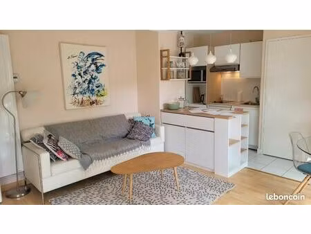 studio avec parking 200m de la gare