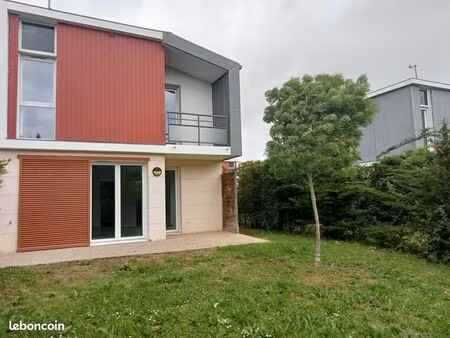 villa 4 pièces 84 m²
