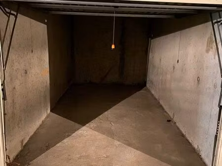 à louer garage/box