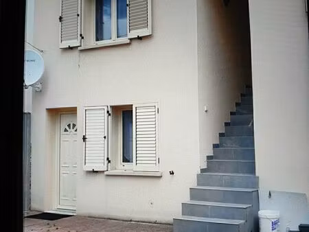 appartement 2 pièces 32 m2 partiellement meublé au rez-de-chaussée d'un pavillon à eaubonn