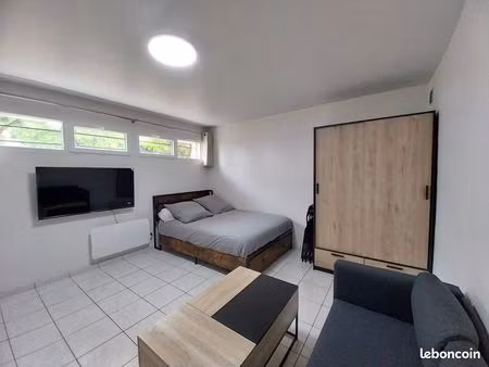 studio 25 m² refait à neuf – place de parking – gradignan