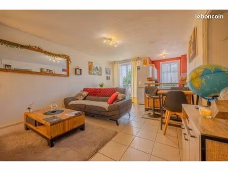 location t2 marans meublée