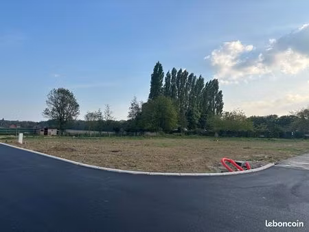 terrain viabilisé de 625m2 - secteur bois fichaux  à proximité de neuville-en-ferrain