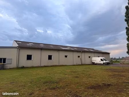 location entrepôt 400 m2 plus bureau 100m2