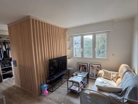 appartement refait à neuf avec coin nuit / tram botanique