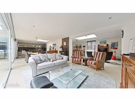 maison 4 pièces 198 m²