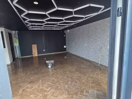 ​bail commercial 52 m² à vendre – idéal coiffure / commerce (sauf restau)