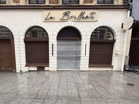 local commercial – 51 m² à 101 m² – emplacement n°1 face mairie
