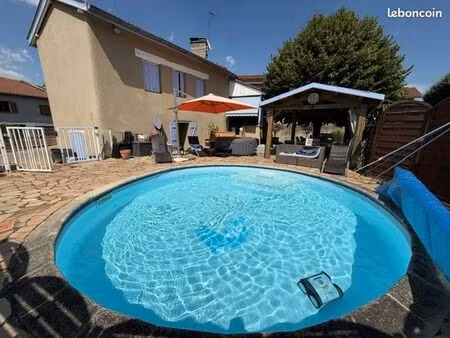 rare st marcellin en forez  maison en pierres 225m² centre ville avec terrain et piscine