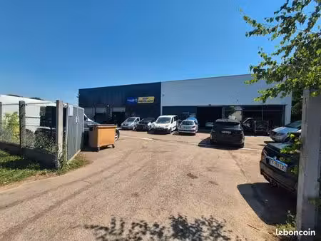idéal investisseurs / batiment divisé en 4 cellules louées