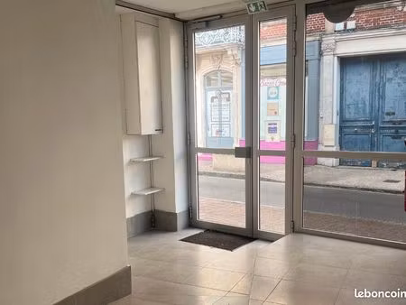 local a louer 77m2