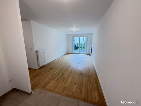 3p neuf avec terrasse et parking – cœur de lamorlaye