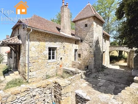 corps de ferme entièrement rénové avec maison de 125m2  maisonnette de 27m2 et grange....