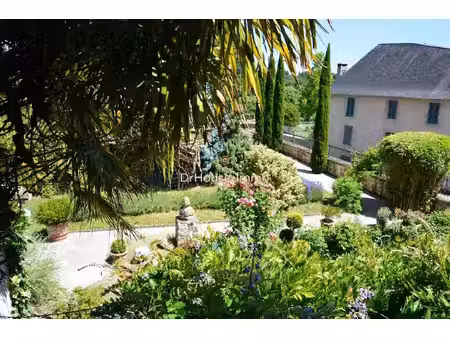 authentique bâtisse en pierre du xviiie siècle 