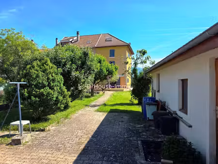 charmante maison de village de 130 m² habitable avec jardin arboré.