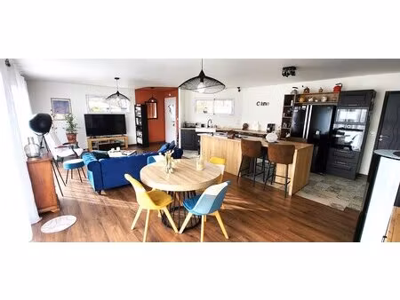 entre forêt et océan maison moderne de plain-pied