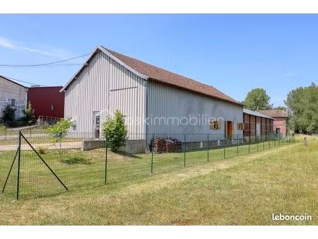 bâtiment 600 m²