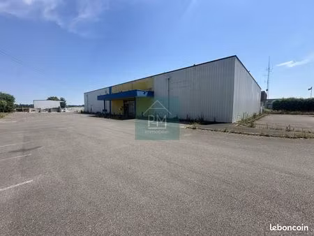 local commercial 1100 m² saint-just-en-chaussée