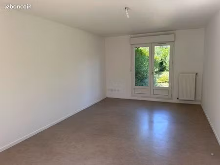 plain pied 1 chambre avec garage et jardin à leforest