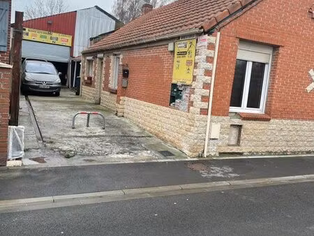 vend maison + grand hangar