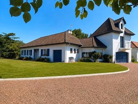 maison 5 pièces 239 m²